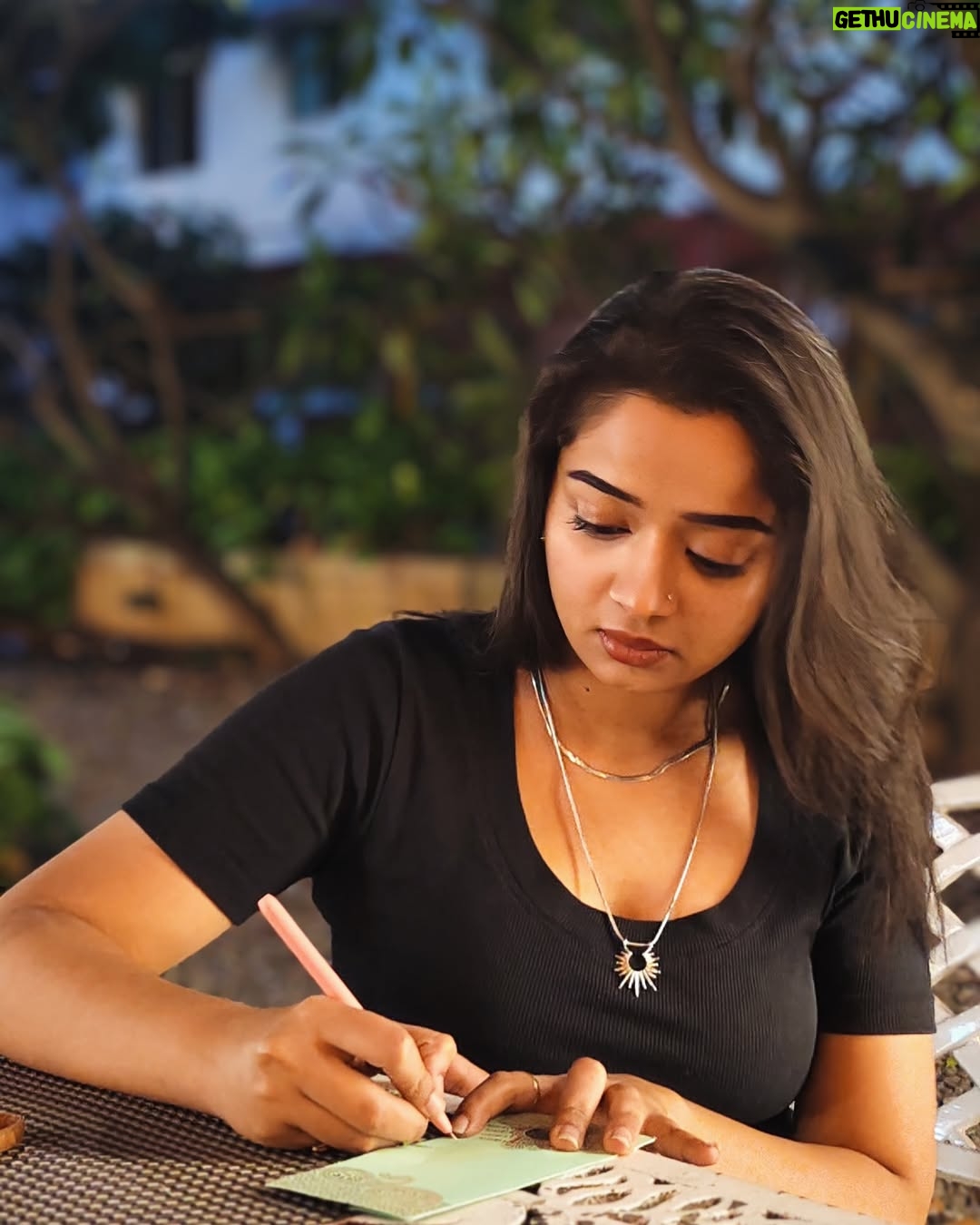 Priya J Achar - 28.8K Likes - ನಿ ನನಗೆ ಕೊಟ್ಟದ್ದು ತಿಳಿ ನೀಲಿ ಕನಸ… 🦋
ಬರಿ ಪೋಲಿ ಕನಸ…🫣
.
.
.
.
#priyajachar #favsong #favlines #feelthevibe