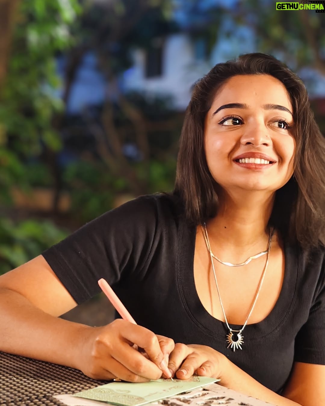 Priya J Achar - 28.8K Likes - ನಿ ನನಗೆ ಕೊಟ್ಟದ್ದು ತಿಳಿ ನೀಲಿ ಕನಸ… 🦋
ಬರಿ ಪೋಲಿ ಕನಸ…🫣
.
.
.
.
#priyajachar #favsong #favlines #feelthevibe