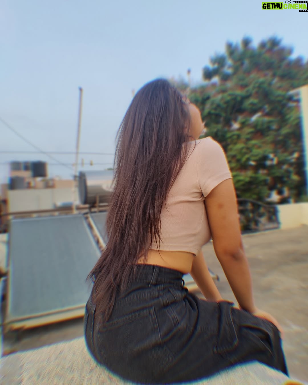 Priya J Achar - 30.7K Likes - ಪಿಸುಮಾತಾಡುತ, ಅರೆ ಏನಾಯಿತು🕊️
ಸವಿ ಕನಸೊಂದು ಜೀವಂತವಾಯಿತು...♥️