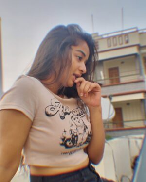 Priya J Achar Instagram - ಪಿಸುಮಾತಾಡುತ, ಅರೆ ಏನಾಯಿತು🕊️
ಸವಿ ಕನಸೊಂದು ಜೀವಂತವಾಯಿತು...♥️