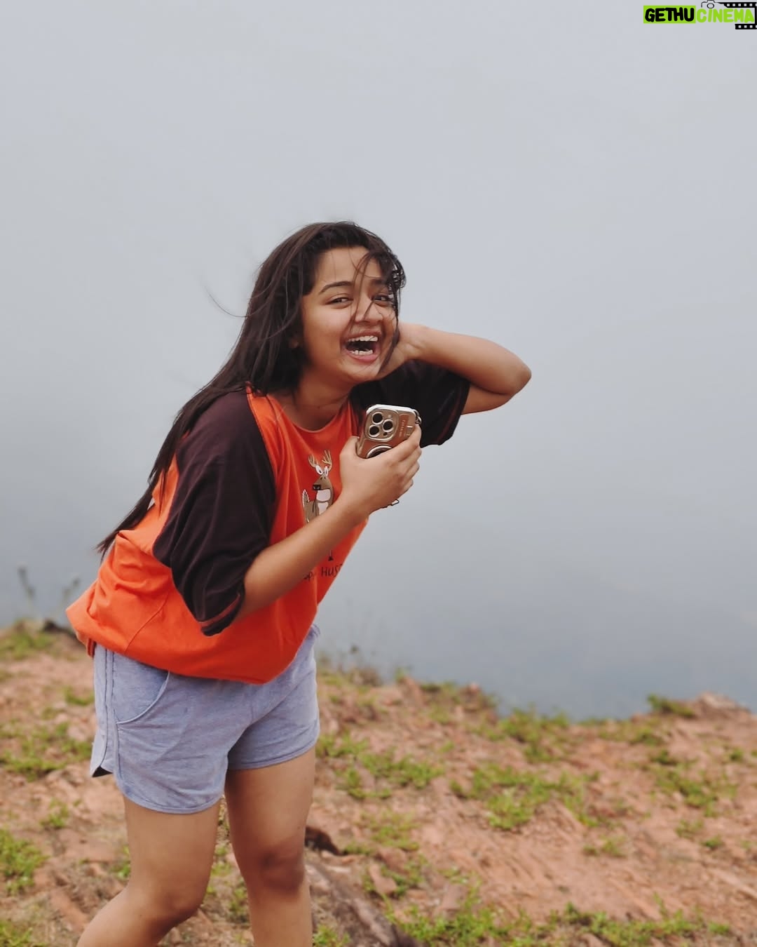 Priya J Achar - 93.1K Likes - ನಗುವನ್ನು ಎಲ್ಲೋ ಮರೆತೆವು ಏಕೆ 🕊️
.
.
.
#priyajachar #favsong #naturelove
.
.