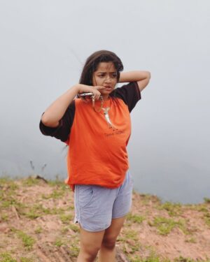 Priya J Achar Instagram - ನಗುವನ್ನು ಎಲ್ಲೋ ಮರೆತೆವು ಏಕೆ 🕊️
.
.
.
#priyajachar #favsong #naturelove 
.
.