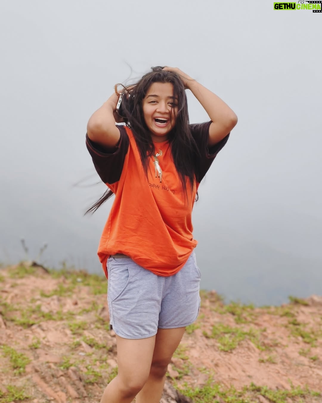 Priya J Achar - 93.1K Likes - ನಗುವನ್ನು ಎಲ್ಲೋ ಮರೆತೆವು ಏಕೆ 🕊️
.
.
.
#priyajachar #favsong #naturelove
.
.