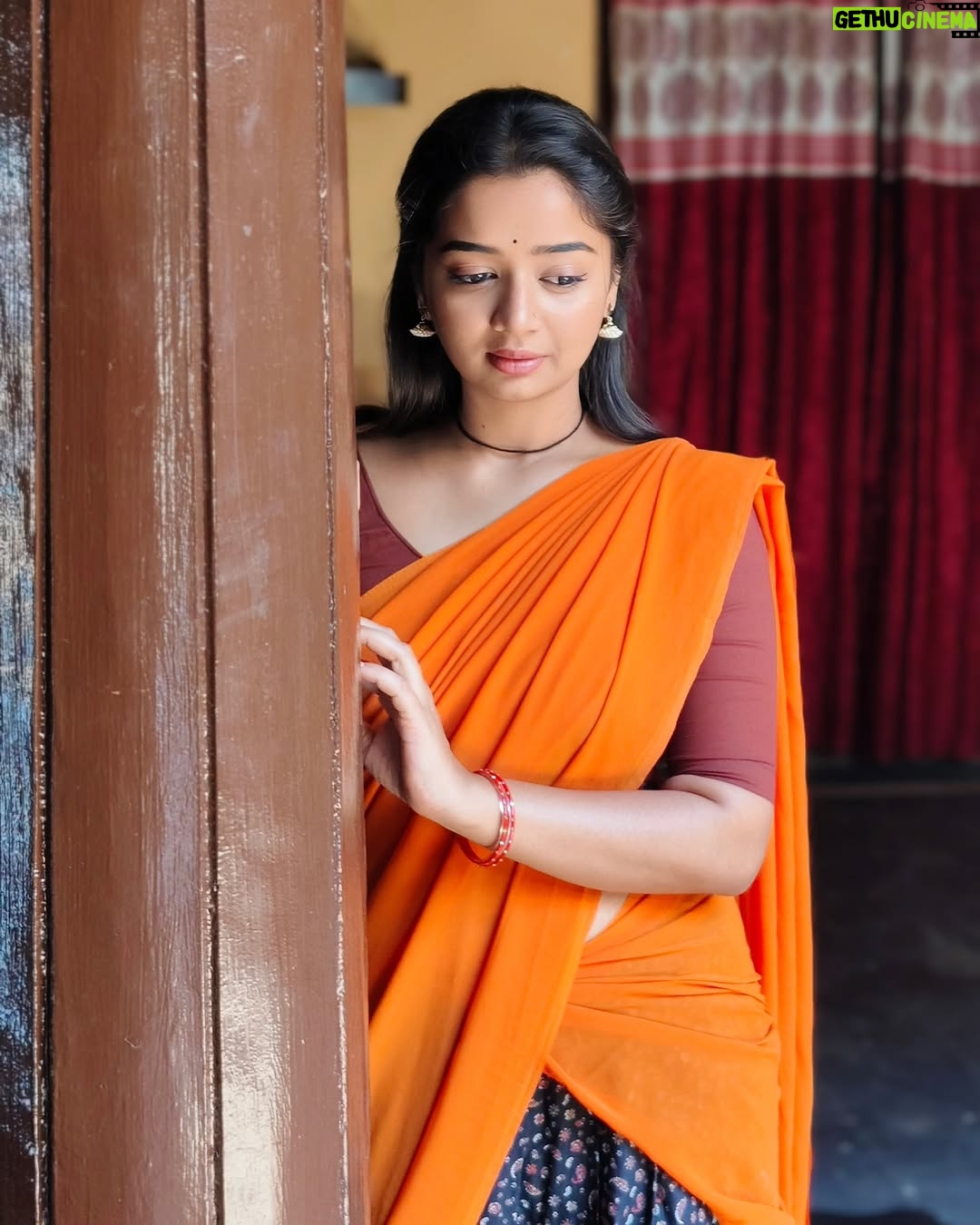 Priya J Achar - 12K Likes - ದಿನವಿಡಿ ನಿನ್ನ ನೋಡೋ🙈
ಮುಗಿಯದ ಚಾಕರಿ❣️
.
.
.
#priyajachar #devanobhajaadugara #movieshoot
With my fav lyrics☺️ #lovemusic