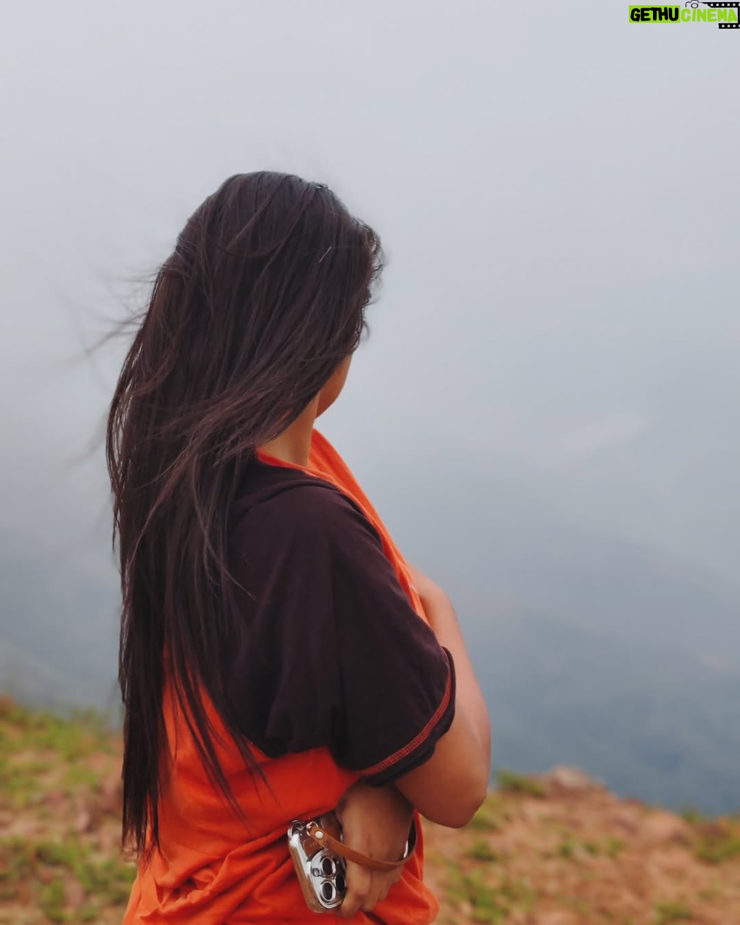 Priya J Achar - 93.1K Likes - ನಗುವನ್ನು ಎಲ್ಲೋ ಮರೆತೆವು ಏಕೆ 🕊️
.
.
.
#priyajachar #favsong #naturelove
.
.