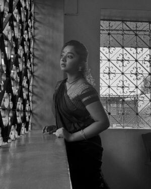 Priya J Achar Instagram - ನಿನ್ನಂತೆ ಯಾರಿಲ್ಲ🙈
ನಿನ್ನಲ್ಲೇ ಮನಸೆಲ್ಲ🧿
.
.
.
.
#priyajachar 
I I I love this song 🎵🥹🥰
.
Nimagu e song istana