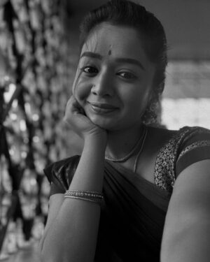 Priya J Achar Instagram - ನಿನ್ನಂತೆ ಯಾರಿಲ್ಲ🙈
ನಿನ್ನಲ್ಲೇ ಮನಸೆಲ್ಲ🧿
.
.
.
.
#priyajachar 
I I I love this song 🎵🥹🥰
.
Nimagu e song istana
