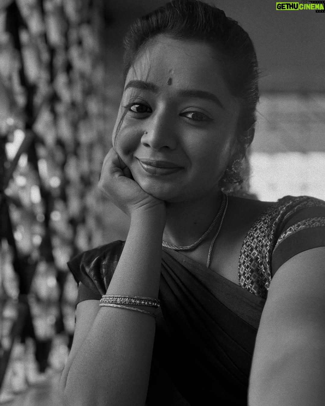 Priya J Achar - 16.7K Likes - ನಿನ್ನಂತೆ ಯಾರಿಲ್ಲ🙈
ನಿನ್ನಲ್ಲೇ ಮನಸೆಲ್ಲ🧿
.
.
.
.
#priyajachar
I I I love this song 🎵🥹🥰
.
Nimagu e song istana