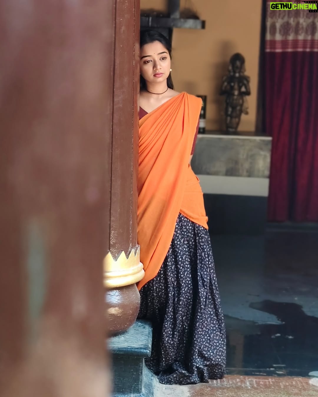 Priya J Achar - 12K Likes - ದಿನವಿಡಿ ನಿನ್ನ ನೋಡೋ🙈
ಮುಗಿಯದ ಚಾಕರಿ❣️
.
.
.
#priyajachar #devanobhajaadugara #movieshoot
With my fav lyrics☺️ #lovemusic