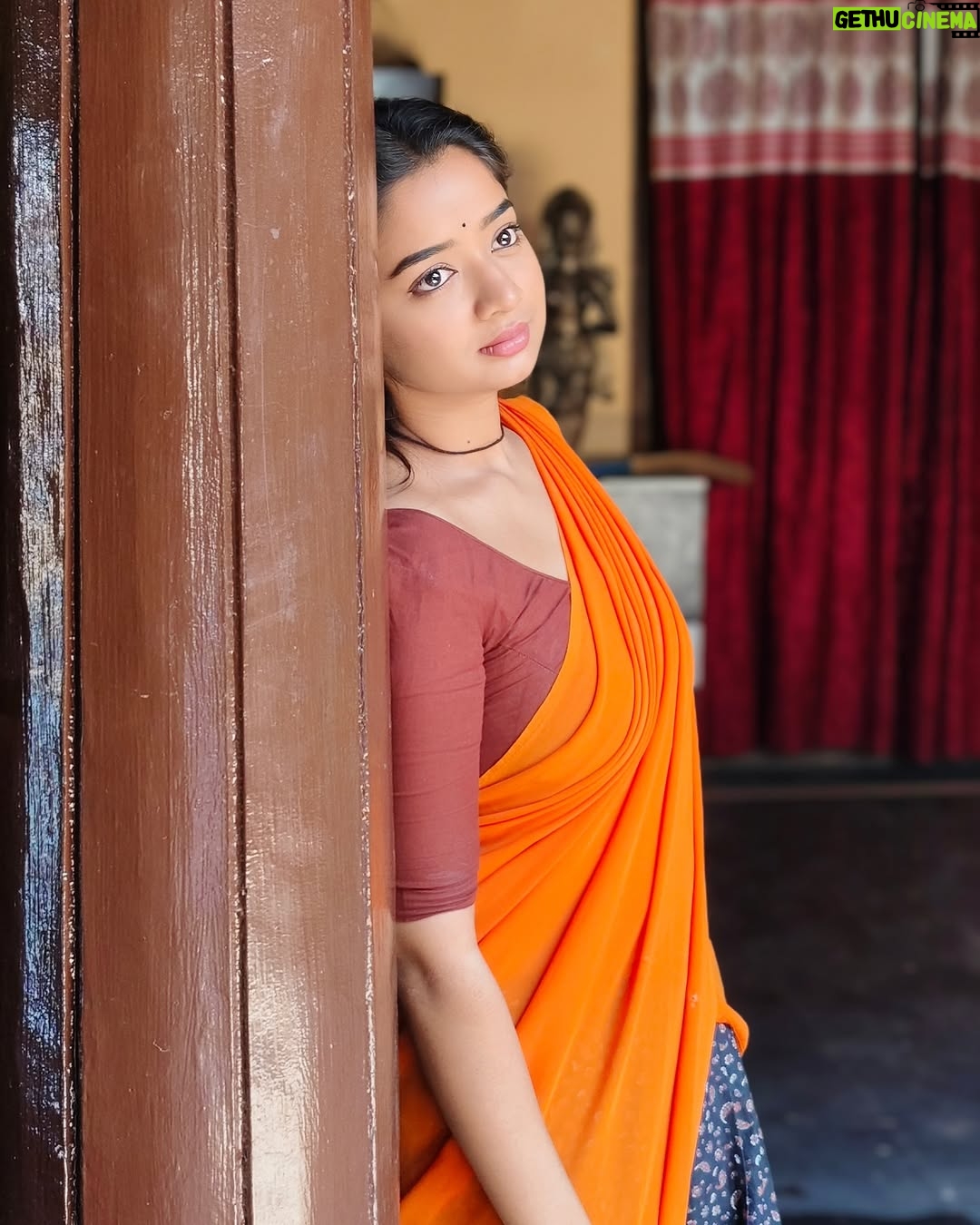 Priya J Achar - 12K Likes - ದಿನವಿಡಿ ನಿನ್ನ ನೋಡೋ🙈
ಮುಗಿಯದ ಚಾಕರಿ❣️
.
.
.
#priyajachar #devanobhajaadugara #movieshoot
With my fav lyrics☺️ #lovemusic
