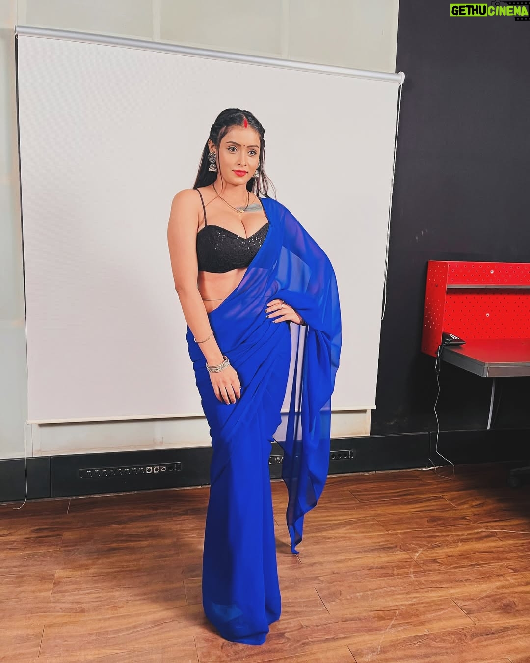 Priyanka Chaurasia - 15.4K Likes - Perfectly imperfect😉🦋🎀
#piikuuuu #bold #boldwillhold #seductive #mylook #insaree #sareelove #instaartist #instgram
