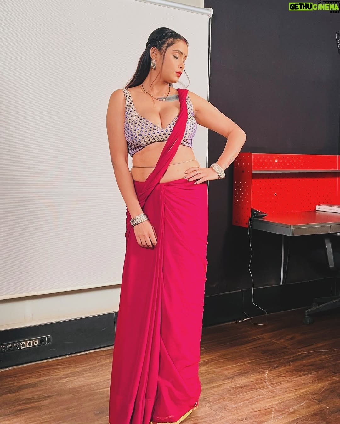 Priyanka Chaurasia - 15.4K Likes - Perfectly imperfect😉🦋🎀
#piikuuuu #bold #boldwillhold #seductive #mylook #insaree #sareelove #instaartist #instgram