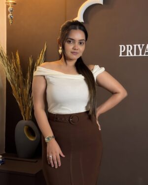 Priyanka Diwate Instagram - Qatal 🔥Outfit link is in my highlight or story 🔥🔥🔥🔥 Got ready for my New makeup batch @psd_makeup_studio
