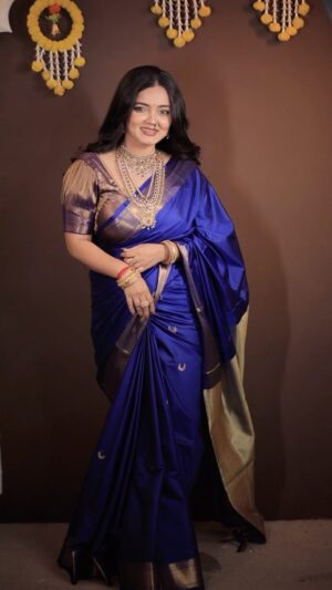 Priyanka Diwate Instagram - Sorry to disturb you😉🌸

Beautiful saree: @paithani_weaves 
Jewellery: @jayashricollection_official 
Makeup: @psd_makeup_studio 

#trending #makeup #postoftheday #marathi