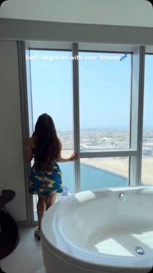 Priyanka Diwate Instagram - You are Your Own Sculptor❤️ #workhard #dubai #hilton