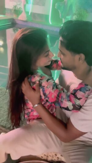 Priyanka Halder Instagram - Kaho na kaho ❤️
#viral
#treanding
#instareels
#reels
#mohammadadil
#priyankahalder