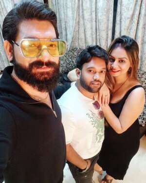 Priyanka Halder Instagram - Yaariyan 💛✨
#actorslife #actorslife #onset #shootingdairies #mumbai #priyankahalder