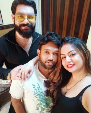 Priyanka Halder Instagram - Yaariyan 💛✨
#actorslife #actorslife #onset #shootingdairies #mumbai #priyankahalder