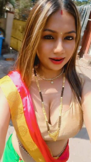 Priyanka Halder Instagram - On the set of "श्राप"
#instareels #actor #onset
