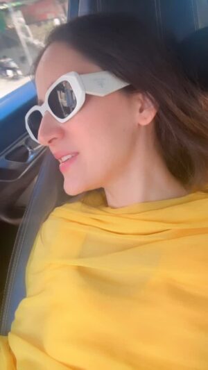 Priyanka Kandwal Instagram - Pyar k pankh laga k door kahi ud jaye. #oldisgoldsong❤️😍