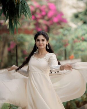 RK Dhanusha Instagram - நீ செல்லும் வழியெல்லாம் பனிக்கட்டி ஆகாதோ🤍🕊️

📸 @jascaptures_ 🫶🏾
👗 @_same_pinch ✨