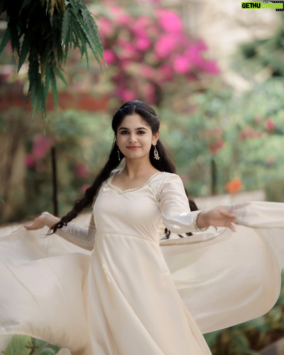RK Dhanusha - 58.1K Likes - நீ செல்லும் வழியெல்லாம் பனிக்கட்டி ஆகாதோ🤍🕊️
📸 @jascaptures_ 🫶🏾
👗 @_same_pinch ✨
