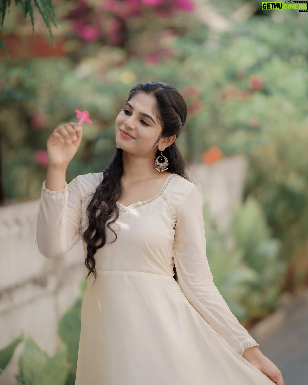 RK Dhanusha - 58.1K Likes - நீ செல்லும் வழியெல்லாம் பனிக்கட்டி ஆகாதோ🤍🕊️
📸 @jascaptures_ 🫶🏾
👗 @_same_pinch ✨
