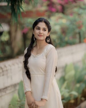 RK Dhanusha Instagram - நீ செல்லும் வழியெல்லாம் பனிக்கட்டி ஆகாதோ🤍🕊️

📸 @jascaptures_ 🫶🏾
👗 @_same_pinch ✨