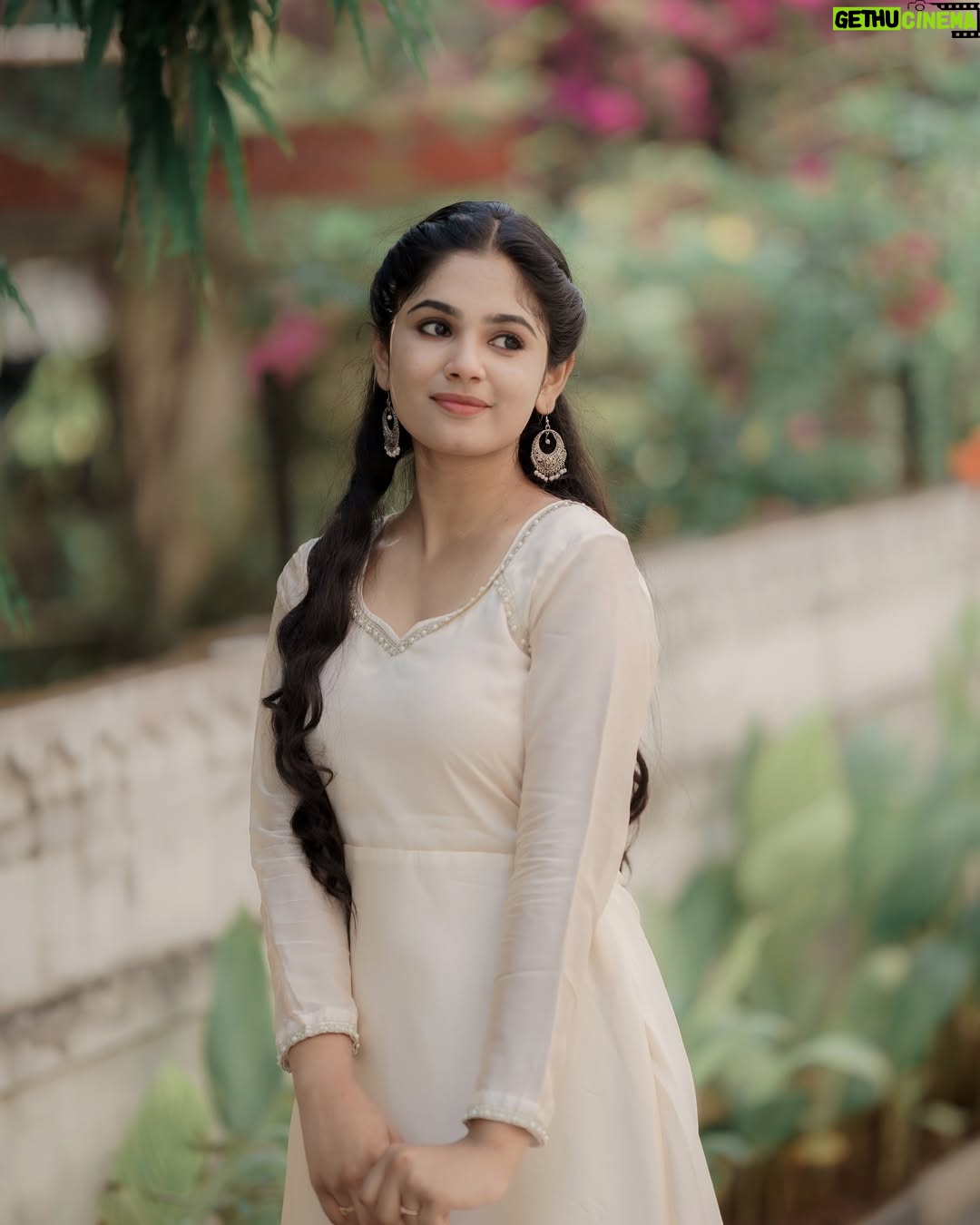 RK Dhanusha - 58.1K Likes - நீ செல்லும் வழியெல்லாம் பனிக்கட்டி ஆகாதோ🤍🕊️
📸 @jascaptures_ 🫶🏾
👗 @_same_pinch ✨