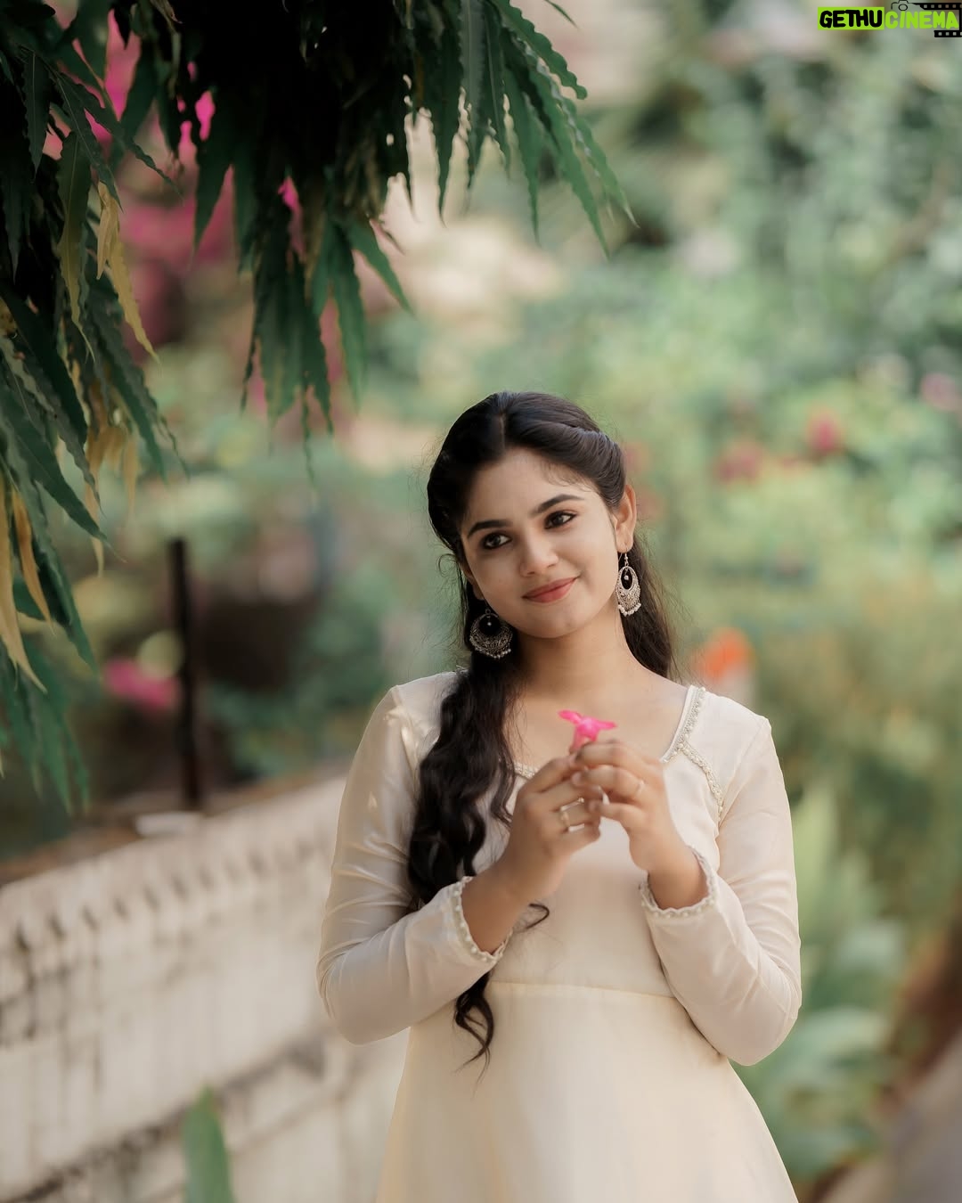 RK Dhanusha - 58.1K Likes - நீ செல்லும் வழியெல்லாம் பனிக்கட்டி ஆகாதோ🤍🕊️
📸 @jascaptures_ 🫶🏾
👗 @_same_pinch ✨