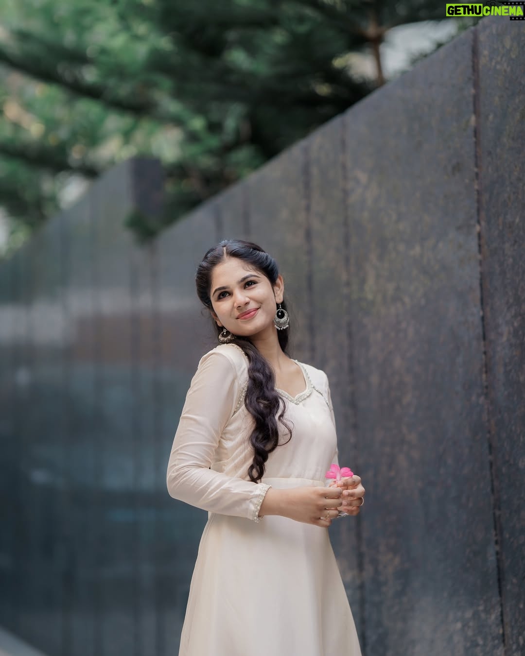RK Dhanusha - 58.1K Likes - நீ செல்லும் வழியெல்லாம் பனிக்கட்டி ஆகாதோ🤍🕊️
📸 @jascaptures_ 🫶🏾
👗 @_same_pinch ✨