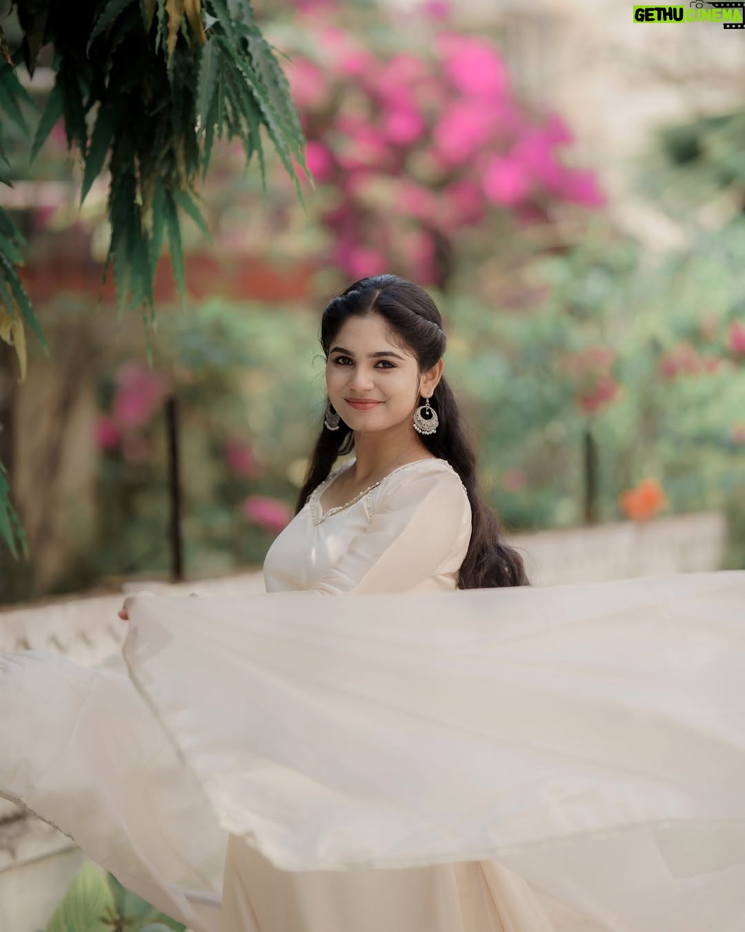RK Dhanusha - 58.1K Likes - நீ செல்லும் வழியெல்லாம் பனிக்கட்டி ஆகாதோ🤍🕊️
📸 @jascaptures_ 🫶🏾
👗 @_same_pinch ✨