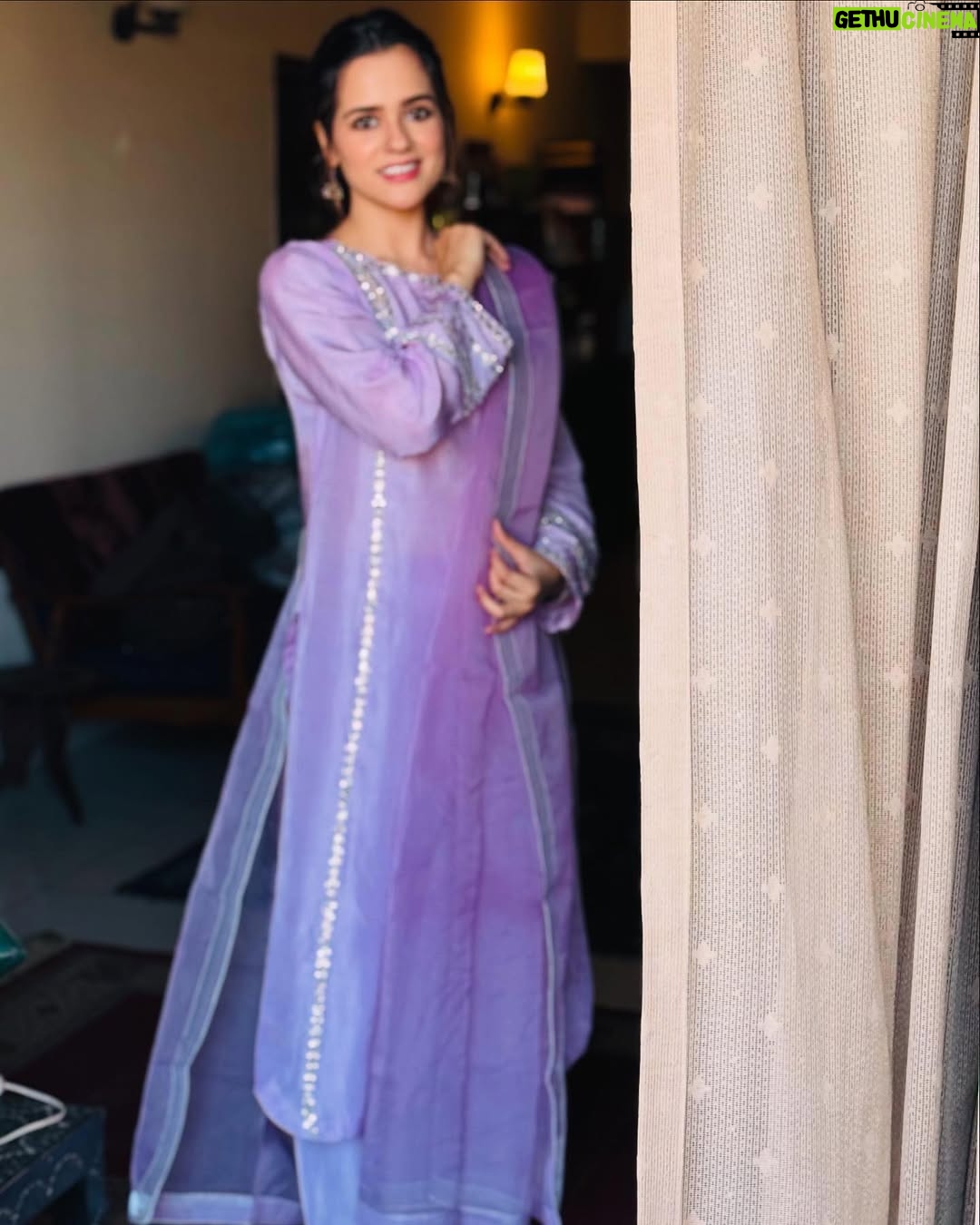 Rabya Kulsoom - 7.1K Likes - - Eid in a middle of chaos! 💫✨
.
.
Shukria @minahilandzouhaofficial for this beautiful Fit💜