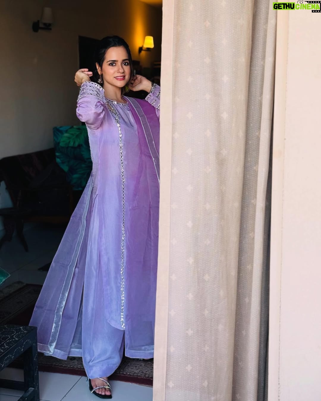 Rabya Kulsoom - 7.1K Likes - - Eid in a middle of chaos! 💫✨
.
.
Shukria @minahilandzouhaofficial for this beautiful Fit💜