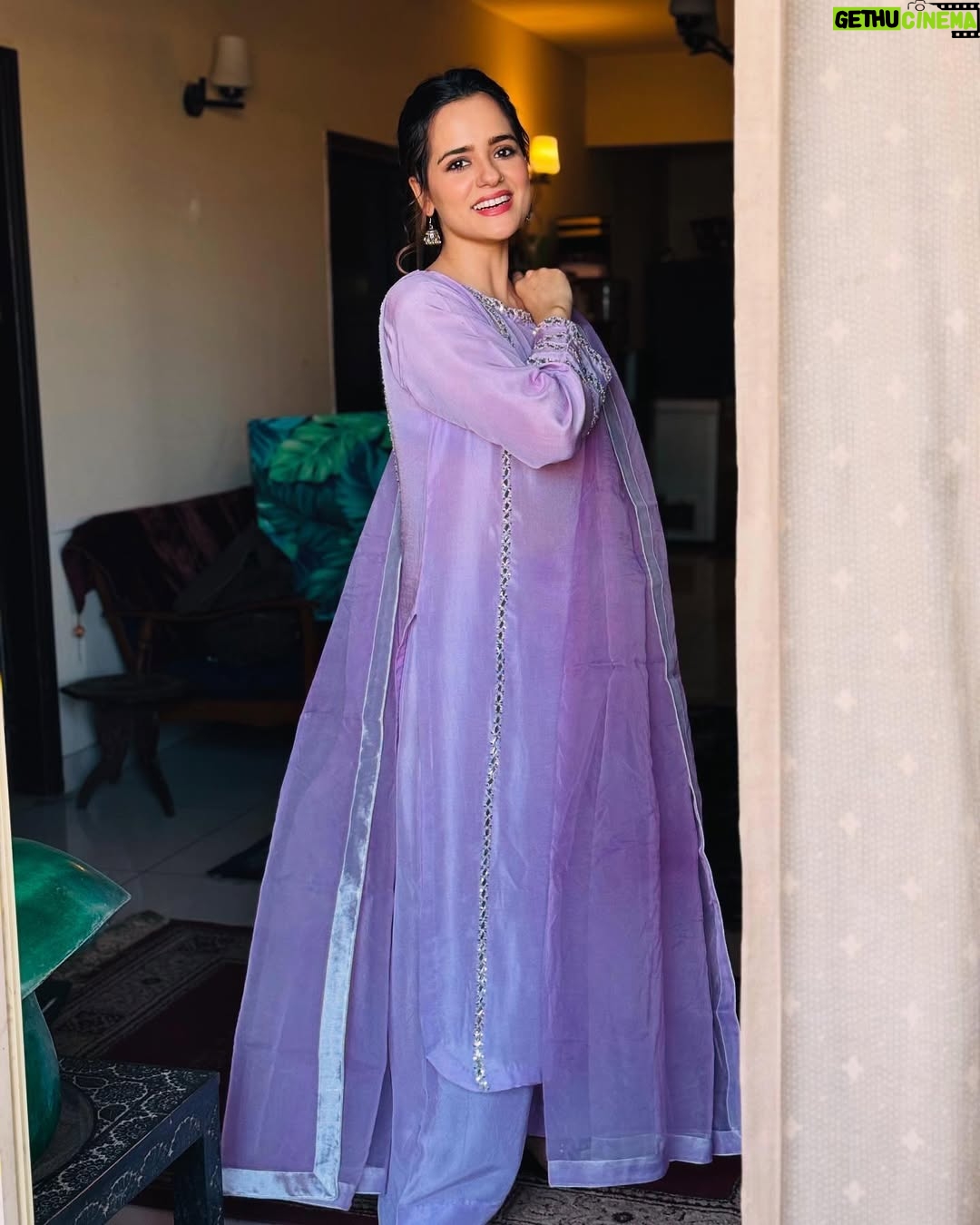 Rabya Kulsoom - 7.1K Likes - - Eid in a middle of chaos! 💫✨
.
.
Shukria @minahilandzouhaofficial for this beautiful Fit💜