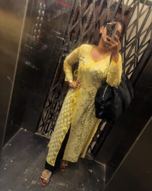 Rachana Mistry Instagram - Main apni hi madhubala hu! ♥️🤭💋🧿! 
.
.
.
.
#selfloveaboveall❤️ 
#GRATITUDE♥️
#BLESSED🙏🏻🧿