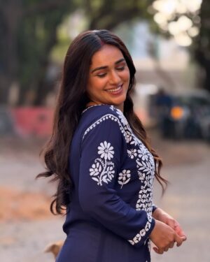 Rachana Mistry Instagram - 🤍🌻!
.
.
.
.
.
#jagritieknayisubah 
#GRATITUDE♥️
#BLESSED🙏🏻🧿