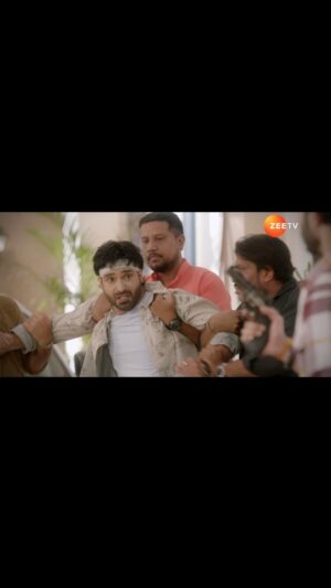 Rachana Mistry Instagram - Jagriti ko Suraj ke badlaav ka zimmedaar thehraakar kya Kalikant le lega uski jaan? Dekhiye #JagritiEkNayiSubah, har roz, raat 8:30 baje, sirf #ZeeTV par. 

#Jagriti #Suraj #Akash #Kalikant #NayaDaurNayaNazariya #Promo

@vijayendrakumeria @aaryababbar222 @rachana.mistry.1604 @sagarparekh0111