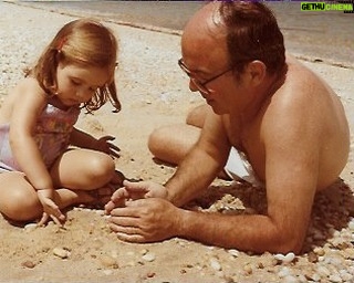 Rachel Miner - 2.2K Likes - Dad your friendship and belief in me still informs and fuels my every breath. Grateful everyday for the time we had together. 5 years since we last spoke but feel you with me every step of the journey. Love you always ❤️