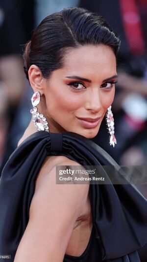 Raffaella Modugno Instagram - #venicefilmfestival 
#dress @brunocarusoprivee 
Makeup and hair @cotrilspa
