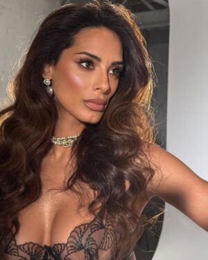 Raffaella Modugno Instagram - ❤️ 
#mua @cateri_beauty