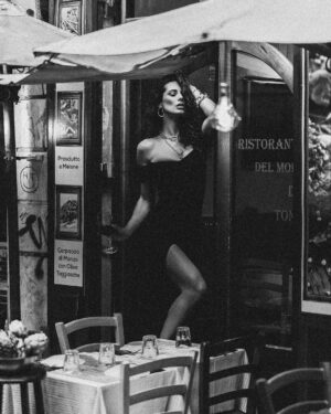 Raffaella Modugno Instagram - La pioggia fuori, il vino dentro. E Roma che resta bellissima, anche bagnata.
@photo_rome_yana 
@beauty.in.roma 
❤️🍝 🍷