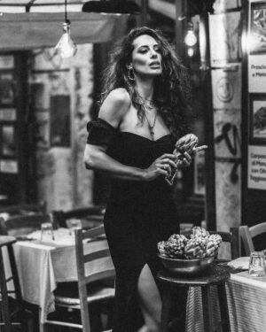 Raffaella Modugno Instagram - La pioggia fuori, il vino dentro. E Roma che resta bellissima, anche bagnata.
@photo_rome_yana 
@beauty.in.roma 
❤️🍝 🍷