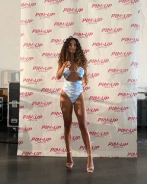 Raffaella Modugno Instagram - Thank you @pinupstars  @jerrytommolini @alexixclo for this magical experience ⭐️⭐️⭐️⭐️ 
#myagency @benegasmgmt @paolabenegas ❤️