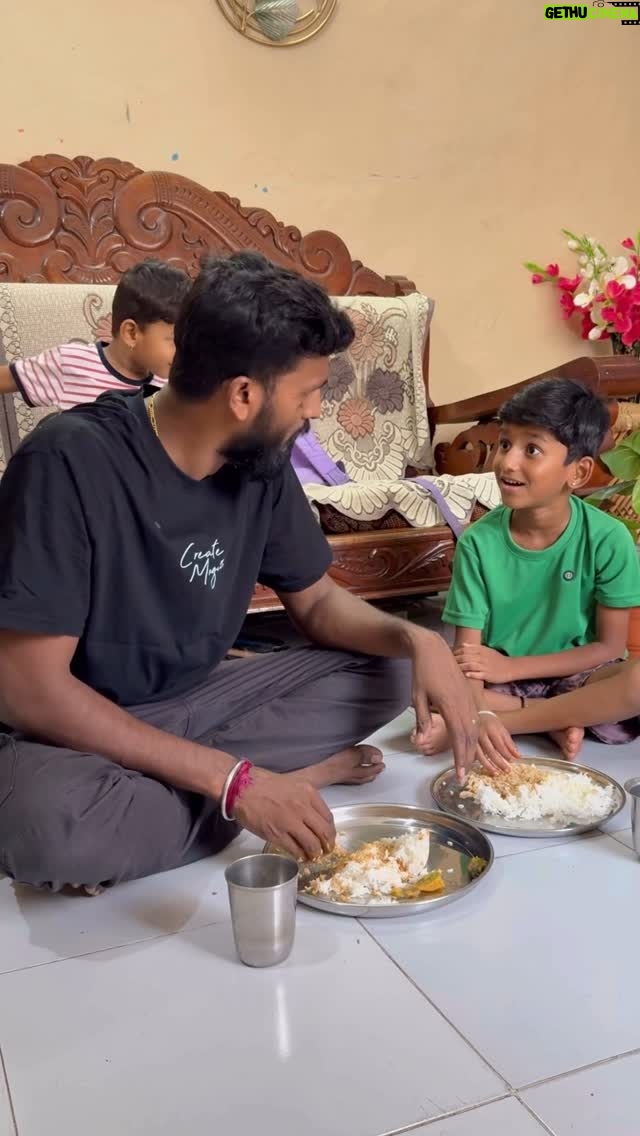 Rajani Shashikumar - 26.7K Likes - Sumne aa chikku hudgan mundhe estondh build up kododhu bekitha 🤣🤣…
@shashikutty
#kannada #insta #reels #keepsupporting