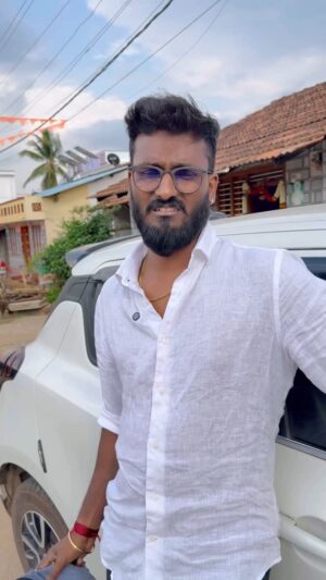 Rajani Shashikumar Instagram - Naaneno holle saavkaara ankonde adre edi thalemmarnavru kuthkond thindhe kaali madidhare…🥺😫…
@shashikutty 

#kannadareels #insta #reels #keepsupporting