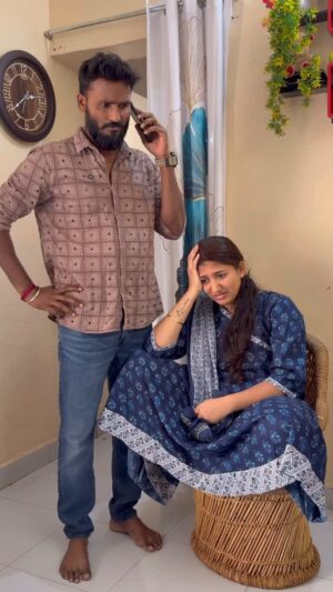 Rajani Shashikumar Instagram - Bank alli kelo personal problem yavdhu antha gothildhe ero astu dhaddana???🙃… athva naatka madthidhana 🤔…
@shashikutty 

#kannada #insta #reels #keepsupporting