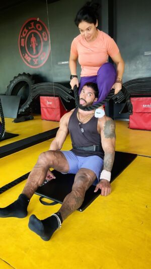 Rajini Instagram - No ego stretch 🤣🤪😝😂…
.
.
.
#comedy #instagood #gym #gymgirl #workout #stretching #stretch #comedyvideos #gymreels #gymmemes #funny #fun #laughter #laughing