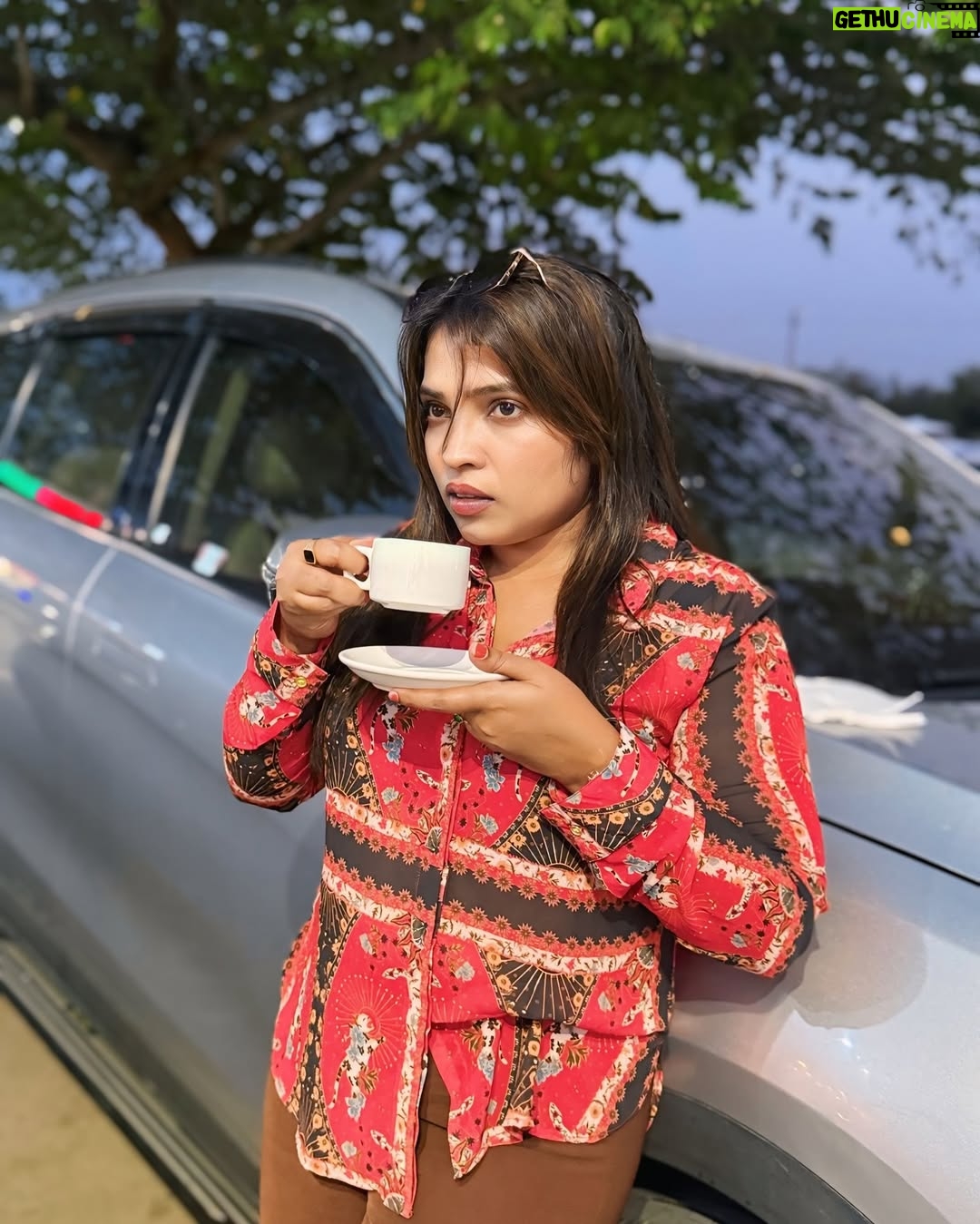 Rajini Lakshmish - 3 Likes - Sipping coffee ☕️ watching the sky turn pink💕