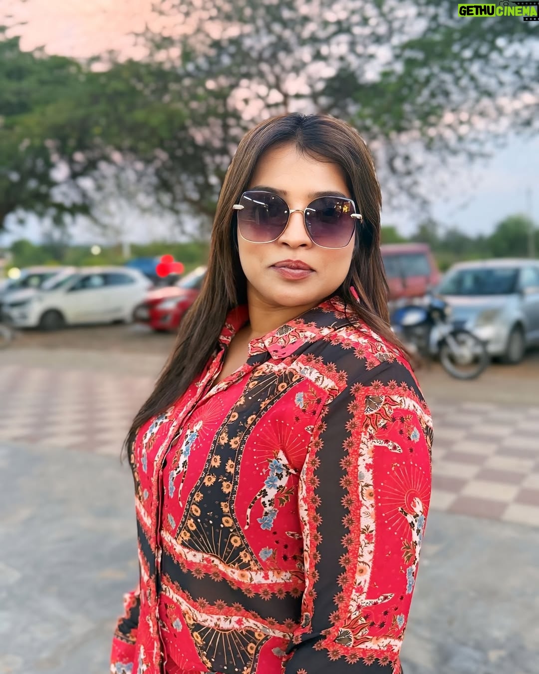 Rajini Lakshmish - 3 Likes - Sipping coffee ☕️ watching the sky turn pink💕